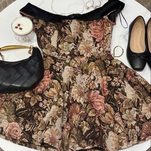 En Saison Floral Off-Shoulder Mini Dress - Black and Pink - Picture 6 of 8